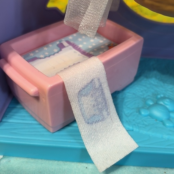 PRE OWNED LOT OF FISHER PRICE LITTLE PEOPLE CUDDLE AND PLAY SET AND WORKING CAR - Picture 11 of 15